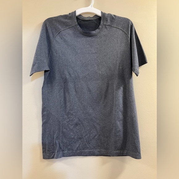 44. Lululemon Metal Vent Tech Short Sleeve - Picture 5 of 16